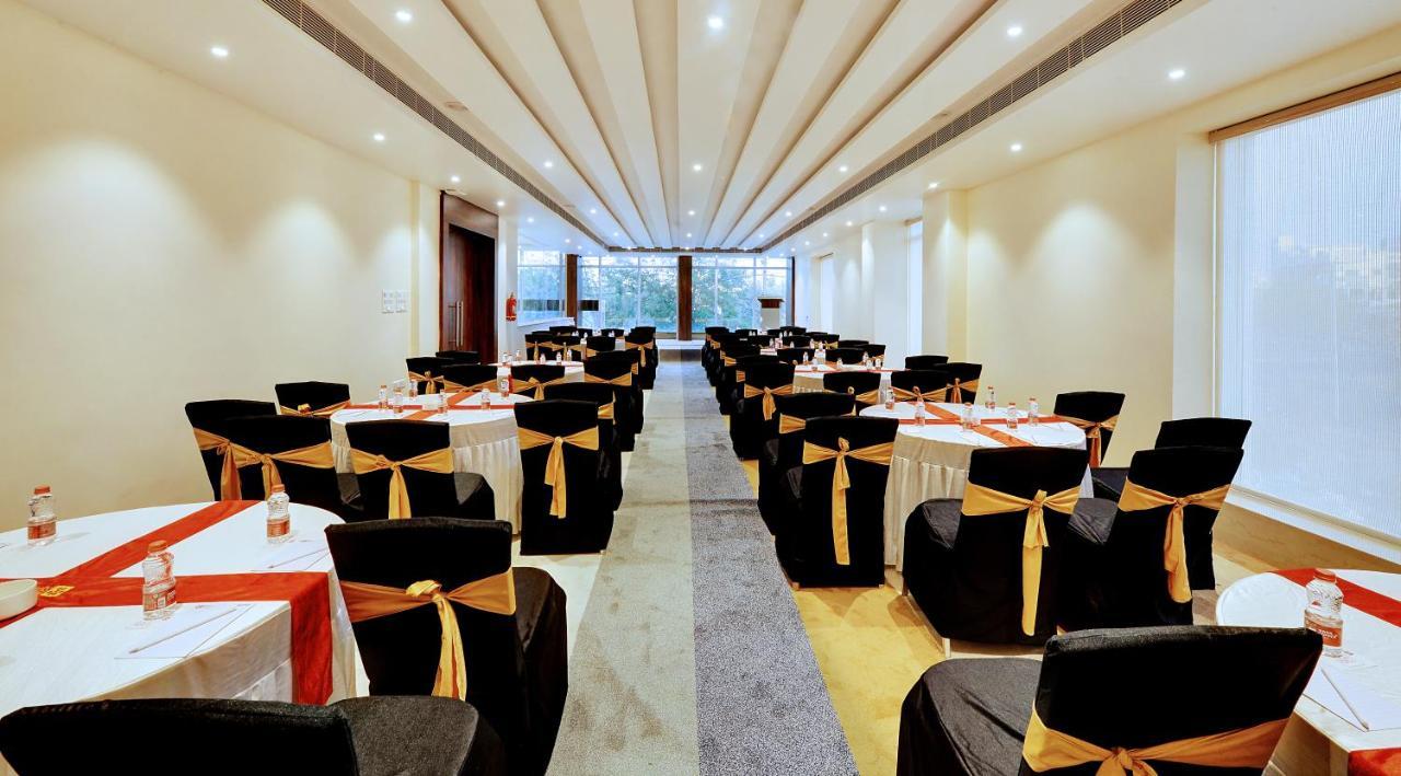 Mastiff Select Gulbarga Hotel Kalaburagi Exteriör bild