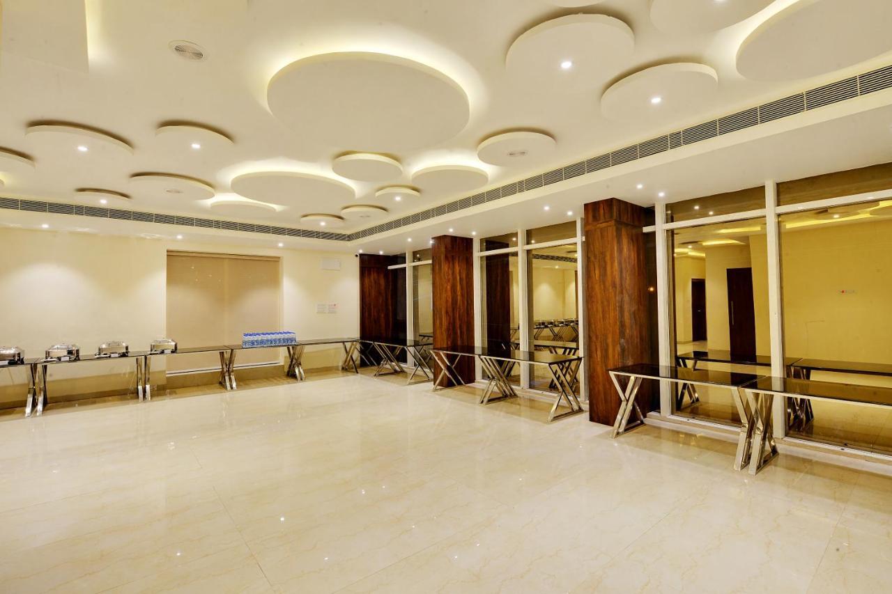 Mastiff Select Gulbarga Hotel Kalaburagi Exteriör bild
